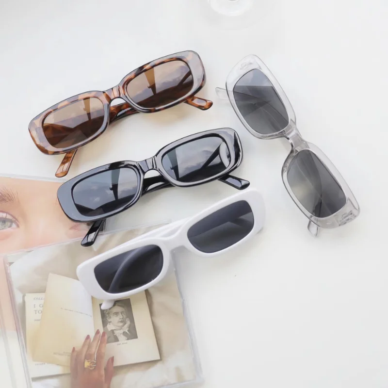 Vintage Kleine Quadratische So – Luxury Zone Bewertung und Preis